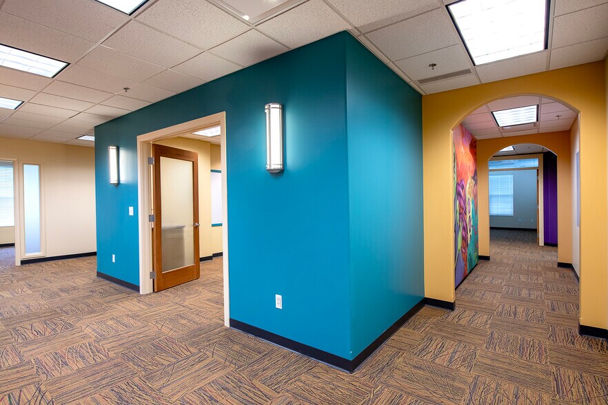 More Photos Of 387 Golfview Ln, Highland Heights Office For Lease