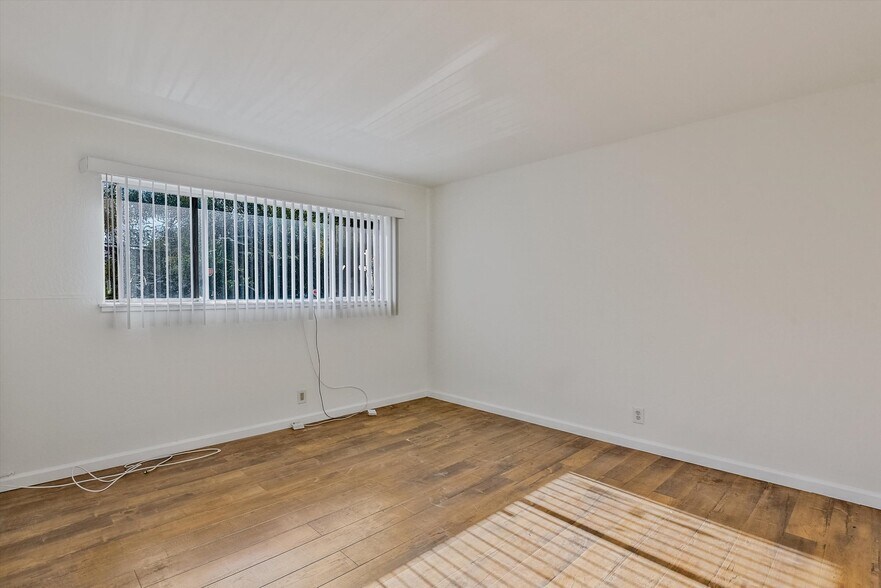 More Photos Of 1927 82nd Ave, Oakland Apartments For Sale
