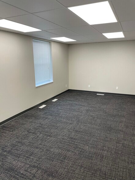 More Photos Of 23875 Northwestern Hwy, Southfield Office For Lease