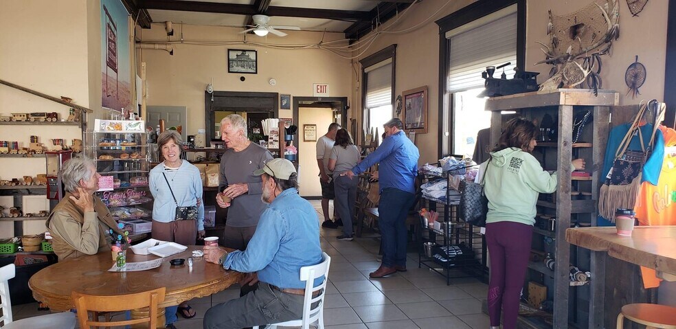 More Photos Of 402 Main St, Antonito Hotel For Lease