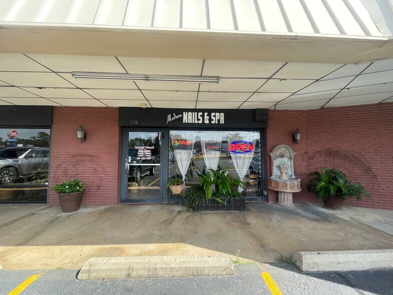 More Photos Of 1816 E Southeast Loop 323, Tyler General Retail For Sale
