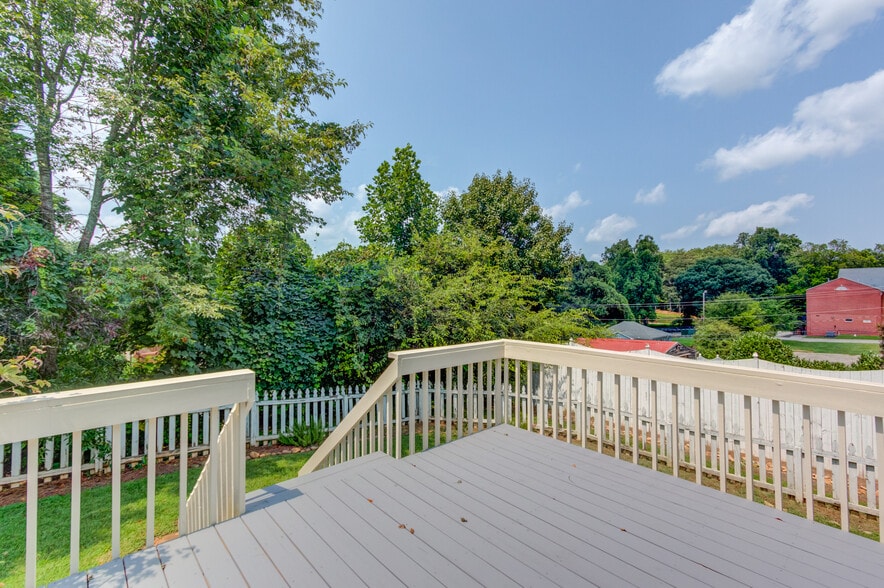 More Photos Of 152 E Shadburn Ave, Buford Office For Sale
