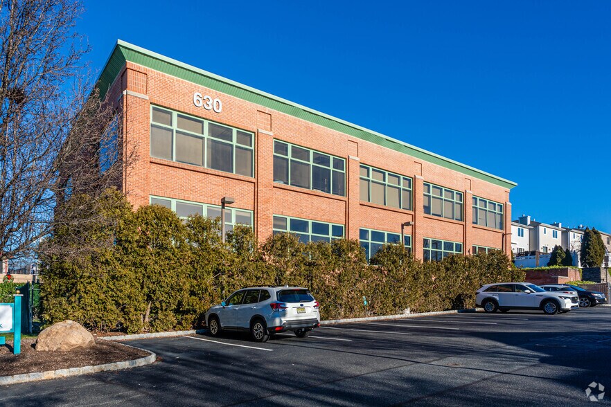 More Photos Of 630 Broad St, Carlstadt Medical For Lease