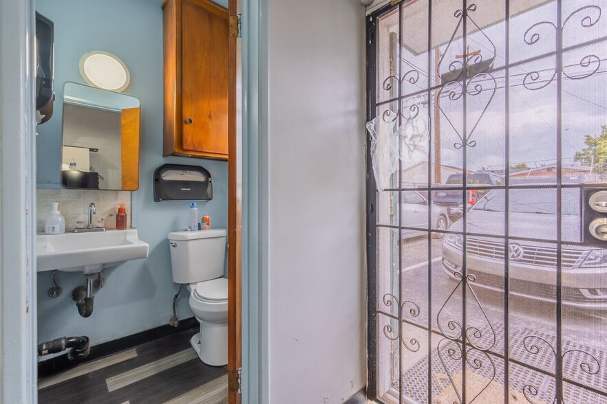 More Photos Of 11638 Atlantic Ave, Lynwood Storefront Retail Office For Sale