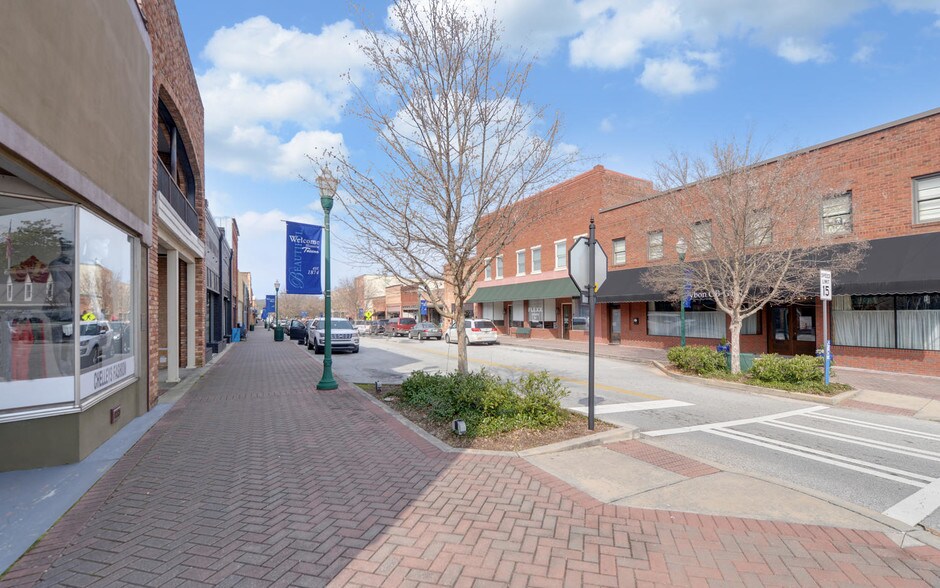 More Photos Of 79 Doyle St, Toccoa Office For Sale