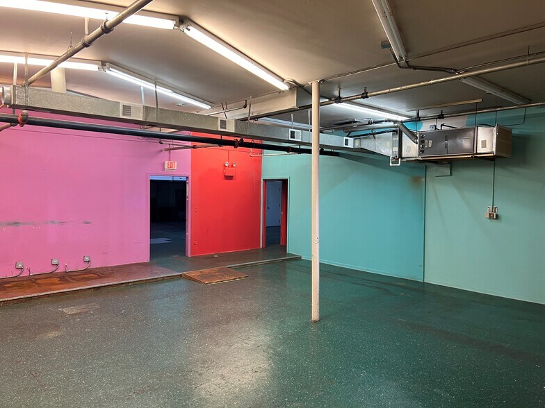 More Photos Of 3044 N Lincoln Ave, Chicago Storefront For Lease