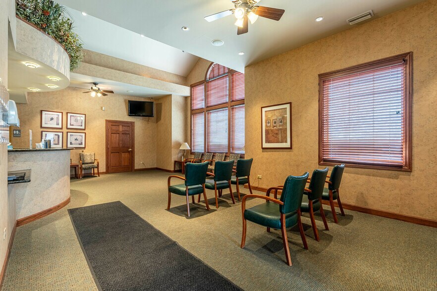 More Photos Of 1303 Macom Dr, Naperville Medical For Lease