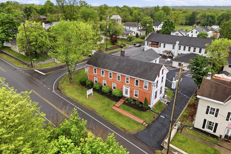 More Photos Of 46 Hilltown Pike, Line Lexington Office For Sale