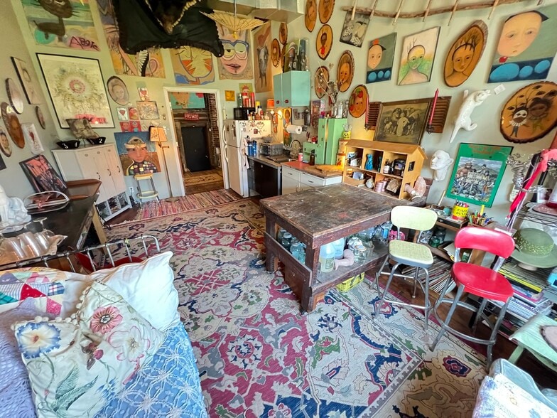 More Photos Of 1438-1442 Light St, Baltimore Showroom For Sale