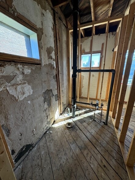 More Photos Of 6 Airline St, Belmont Freestanding For Lease