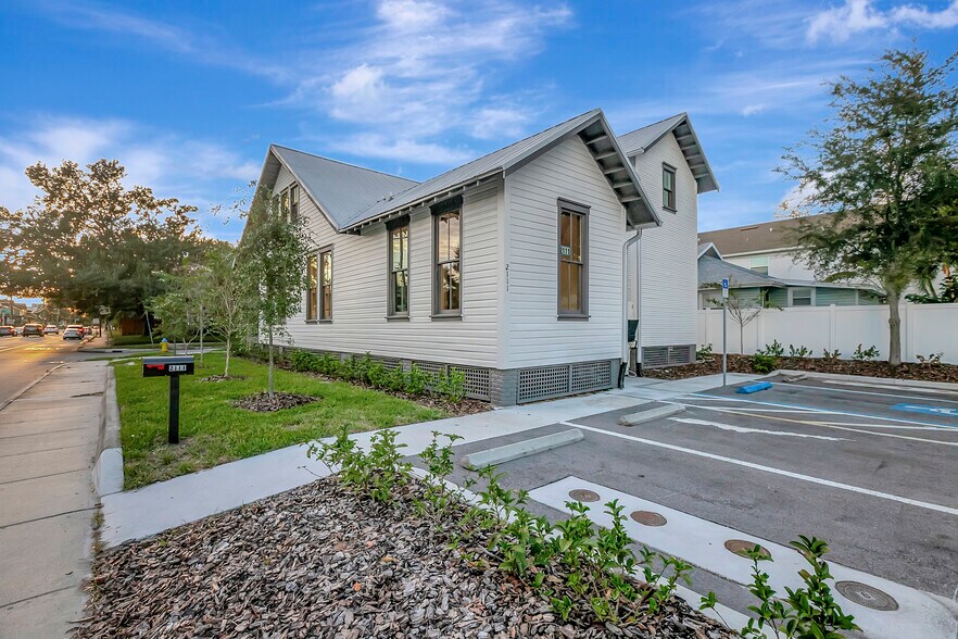 More Photos Of 2111 Cleveland St, Tampa Office For Sale