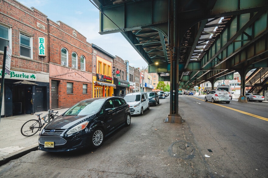 More Photos Of 2850 31st St, Astoria Restaurant For Sale