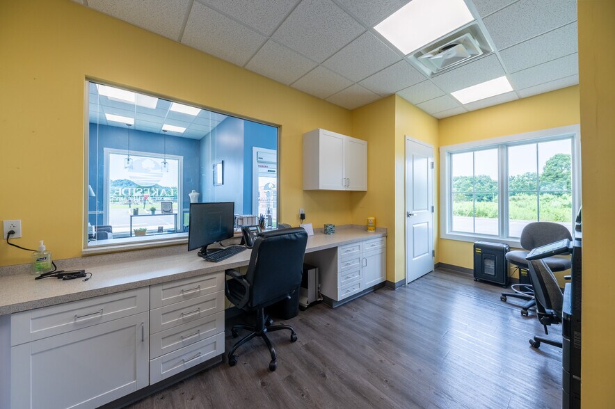 More Photos Of 74 Erin Dr, Morgantown Office For Sale