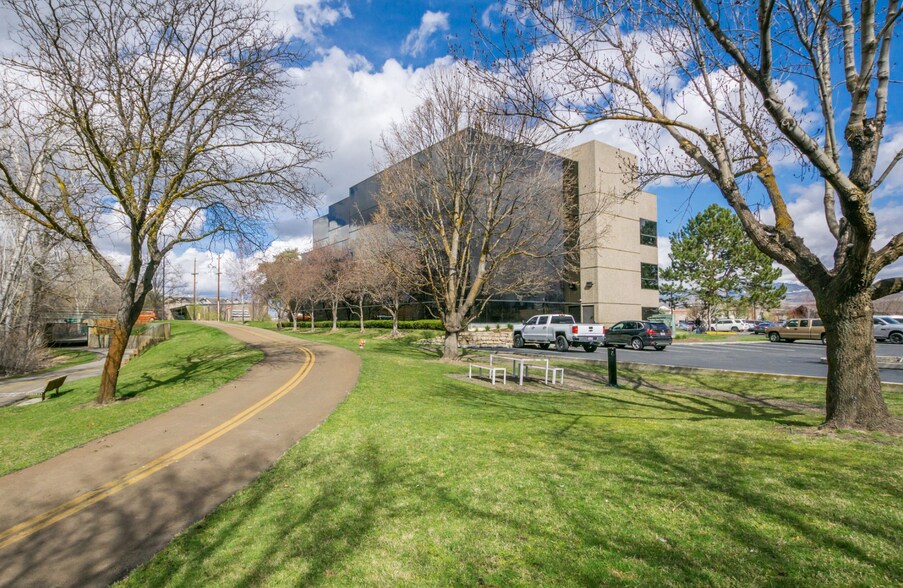 More Photos Of 1555 Shoreline Dr, Boise Office For Lease