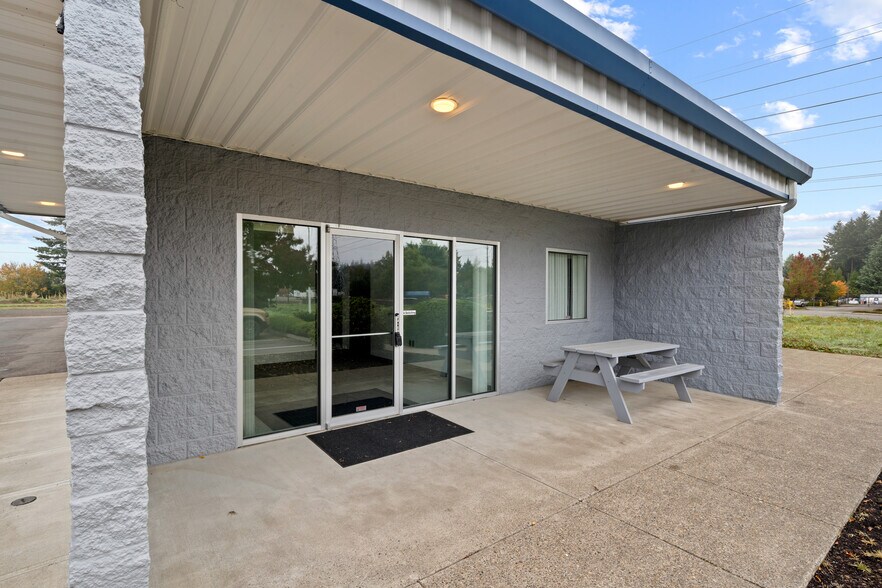 More Photos Of 13735 SW Galbreath Dr, Sherwood Warehouse For Lease