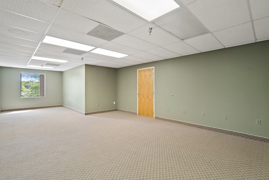 More Photos Of 14325 Willard Rd, Chantilly Office For Lease