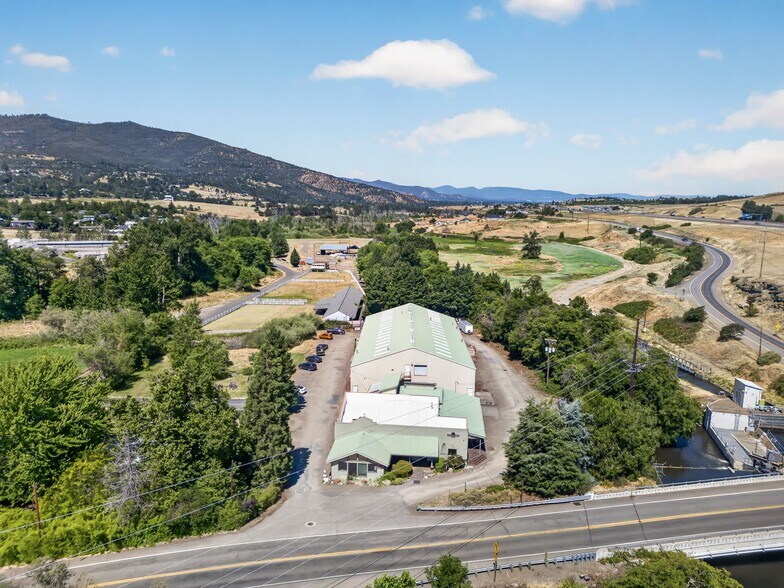 More Photos Of 1287 Oak St, Ashland Warehouse For Sale