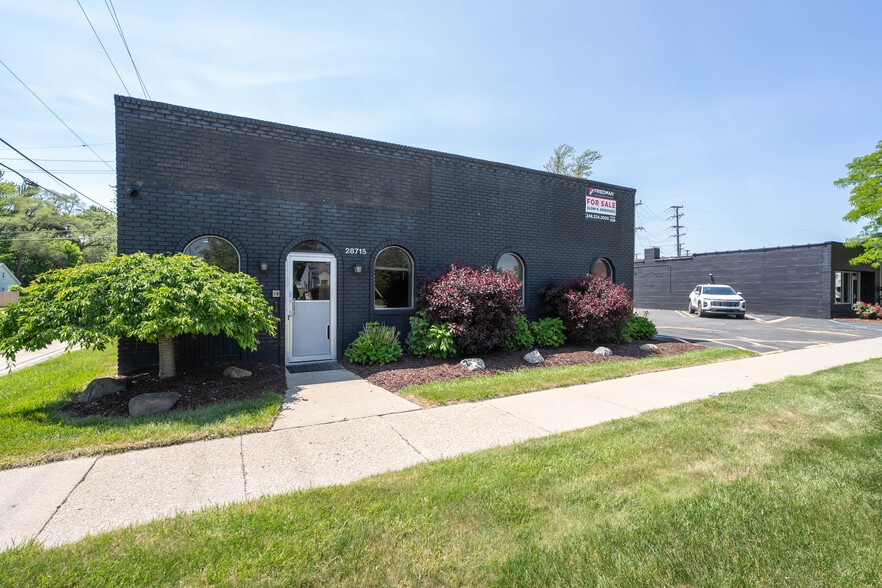 Primary Photo Of 28715 Greenfield Rd, Southfield Office For Sale