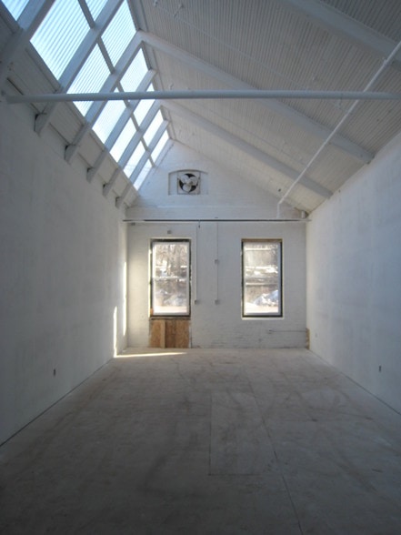 More Photos Of 560 Mineral Spring Ave, Pawtucket Warehouse For Lease