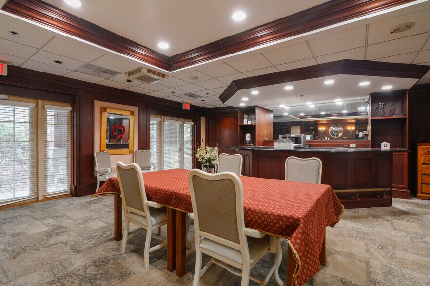 More Photos Of 425 Country Club Dr, Stockbridge Healthcare For Sale