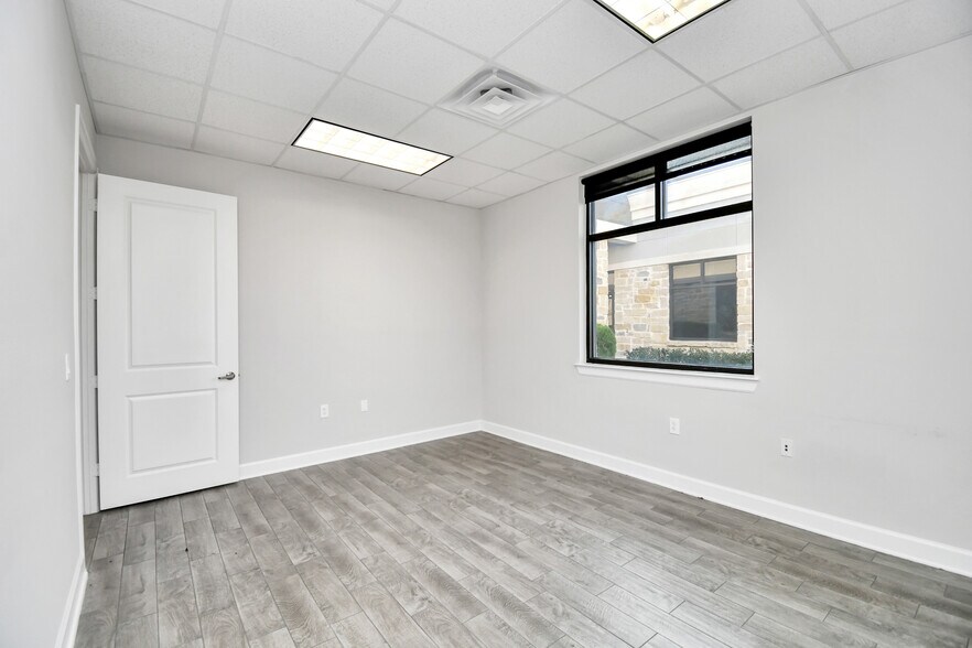 More Photos Of 830 Julie Rivers Dr, Sugar Land Unknown For Lease