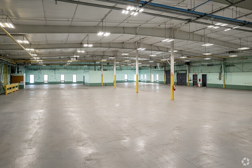 More Photos Of 215 Moody Rd, Enfield Manufacturing For Lease