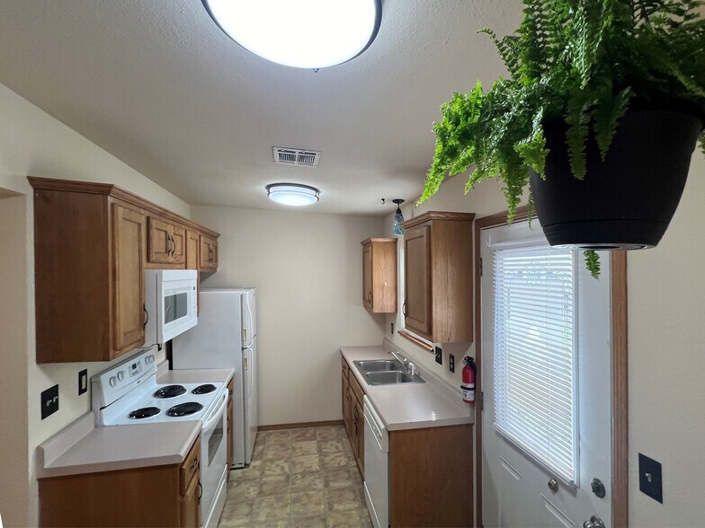 More Photos Of 24890 Scenic Dr, Waynesville Apartments For Sale