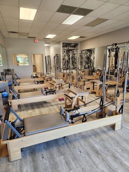 More Photos Of 1602-1650 N Bell School Rd, Rockford General Retail For Sale