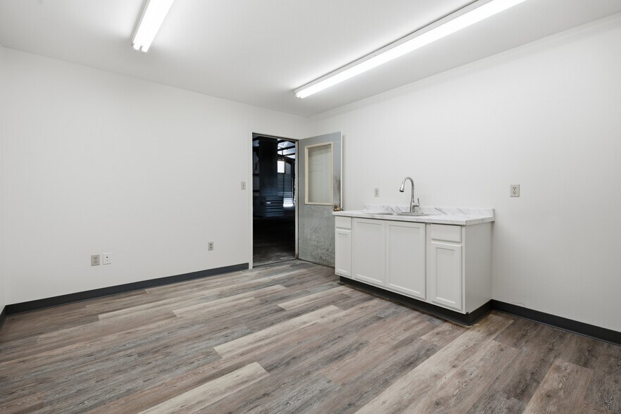 More Photos Of 14715 Park Almeda Dr, Houston Warehouse For Lease