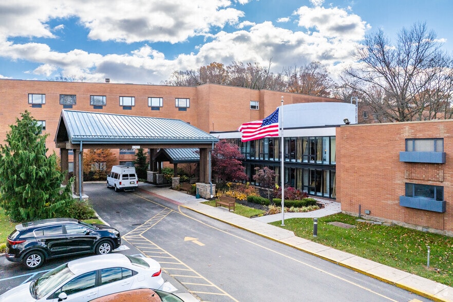 Primary Photo Of 100 E Lancaster Ave, Wynnewood Medical For Lease