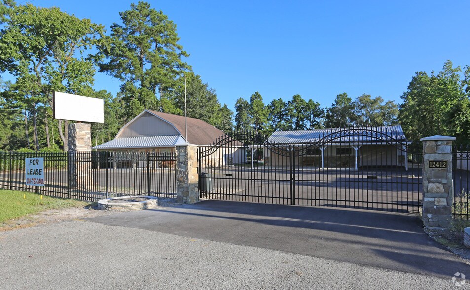 More Photos Of 12412 FM 2854 Rd, Conroe Showroom For Sale