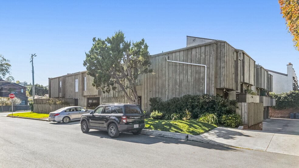 More Photos Of 11607 Acama St, Studio City Apartments For Sale