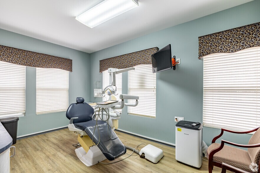 More Photos Of 430 Bridge Plaza Dr, Manalapan Township Medical For Sale