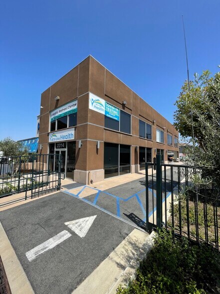 More Photos Of 2314 Newport Blvd, Costa Mesa Office For Lease