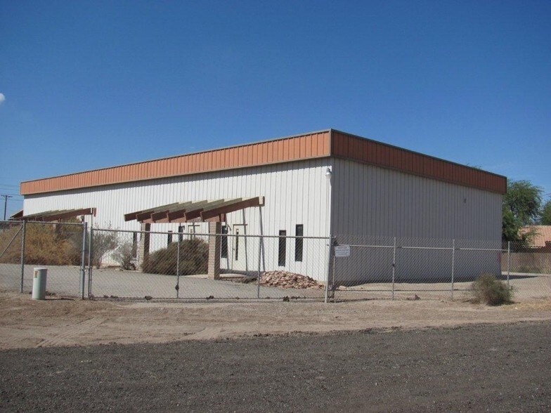 More Photos Of 2350 Weakley St, El Centro Warehouse For Lease