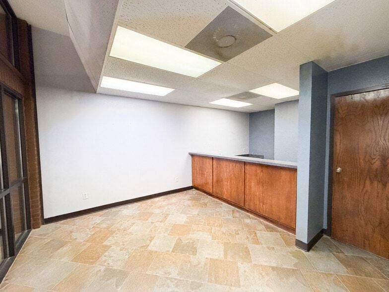 More Photos Of 3711 20th St, Lubbock Office For Sale