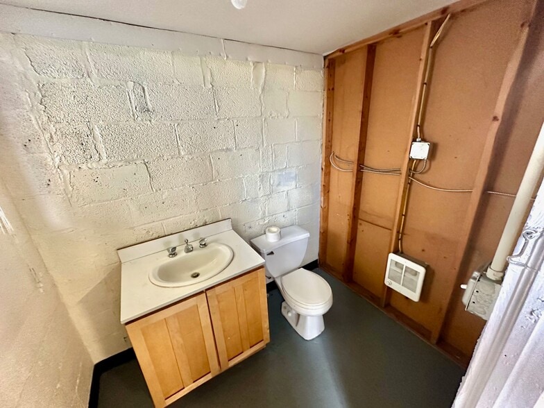 More Photos Of 5 Silver St, Norwalk Warehouse For Sale