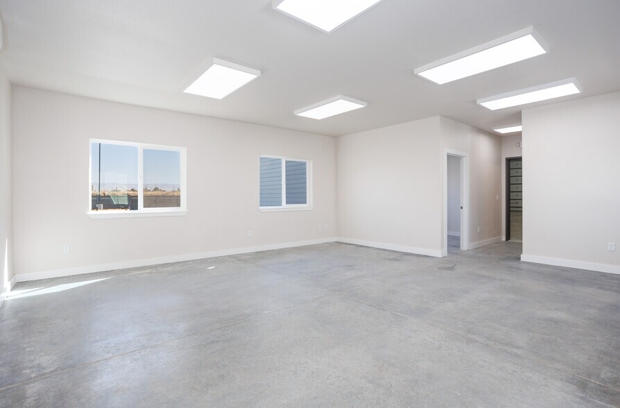 More Photos Of 1914 Dell Ave, Walla Walla Distribution For Lease