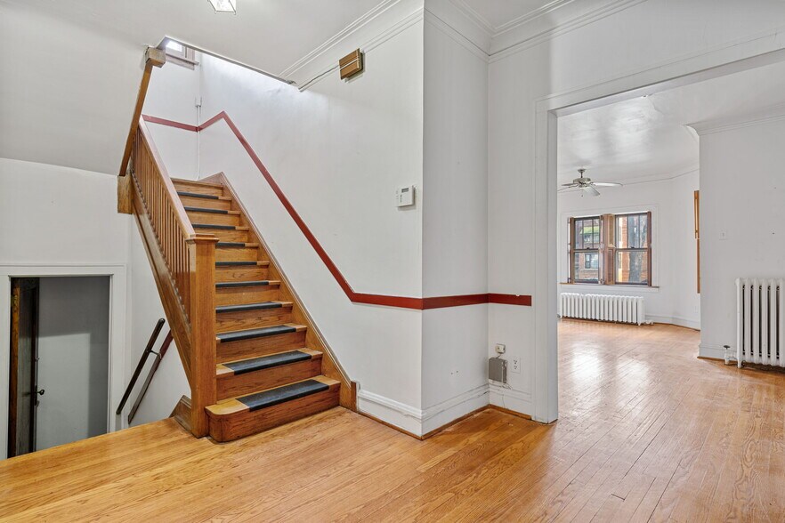 More Photos Of 318 E 74th St, Chicago Specialty For Sale