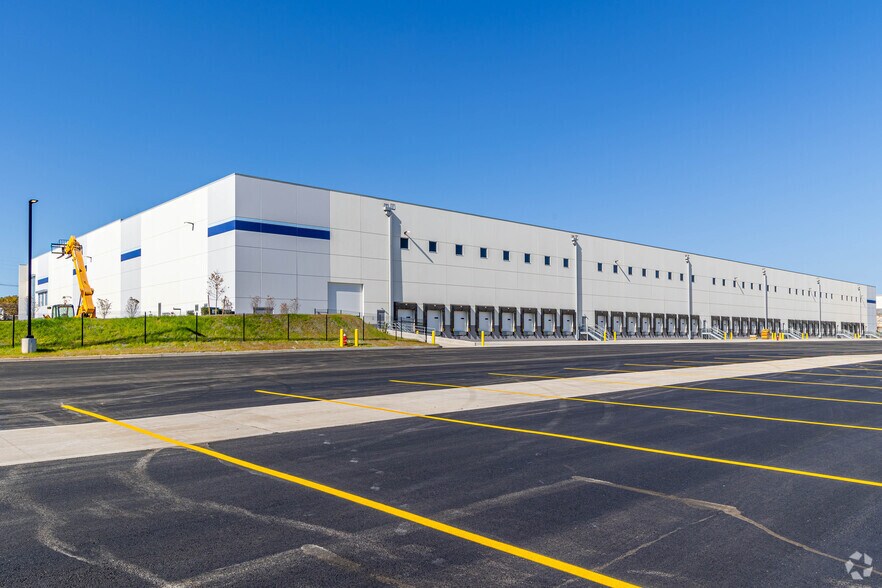 More Photos Of 925 Newark Ave, Elizabeth Unknown For Lease