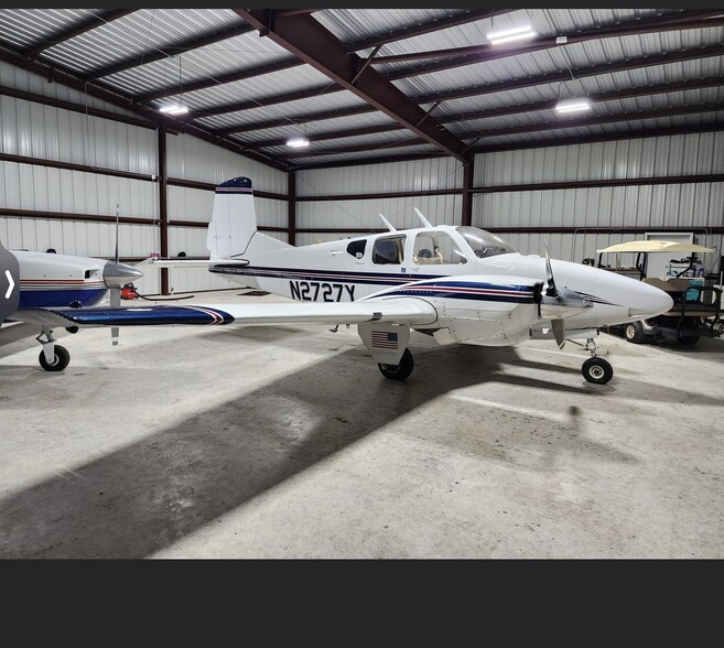 Primary Photo Of 27474 US-84 Hangar 31, Mcgregor Specialty For Sale