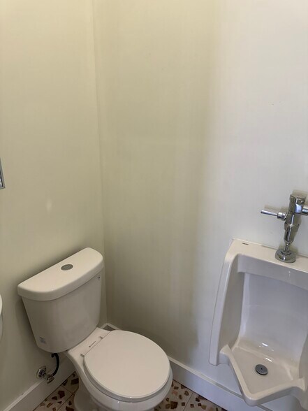 More Photos Of 530 West Side Ave, Jersey City Storefront Retail Residential For Lease