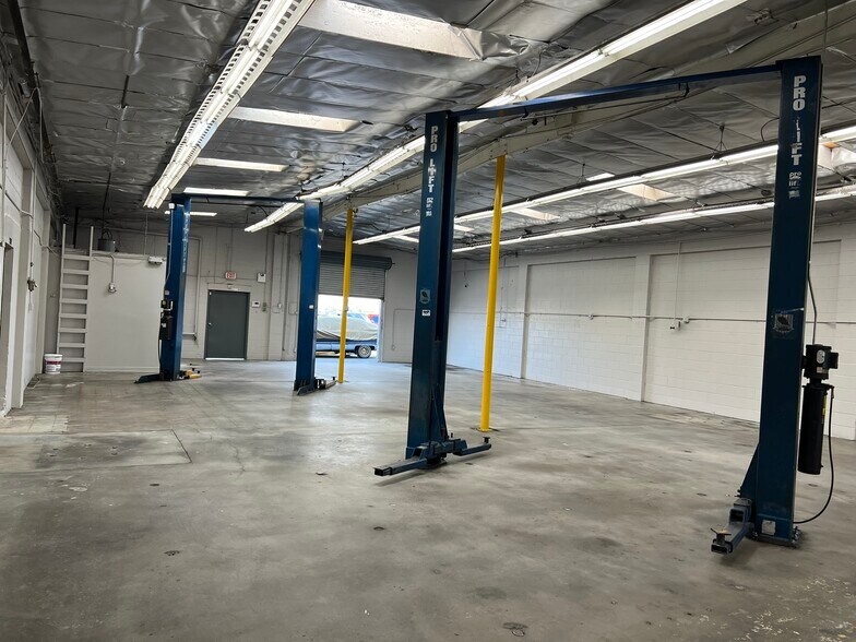 More Photos Of 500 S Raymond Ave, Fullerton Warehouse For Lease