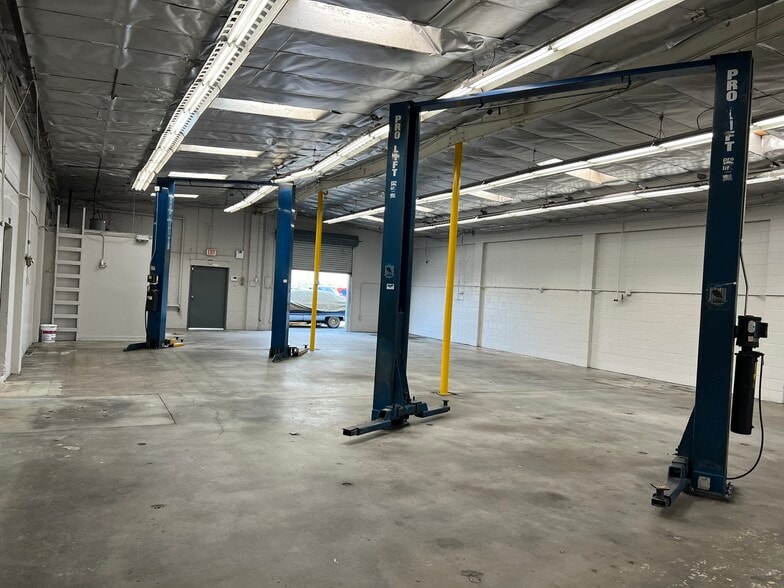 More Photos Of 500 S Raymond Ave, Fullerton Warehouse For Lease