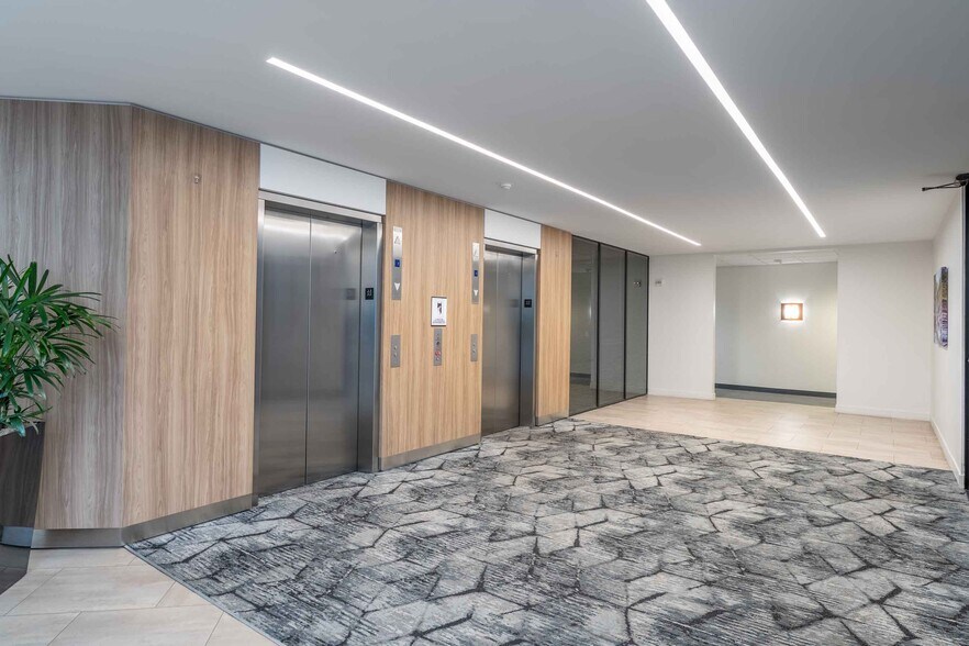 More Photos Of 6606 Lyndon B Johnson Fwy, Dallas Office For Lease