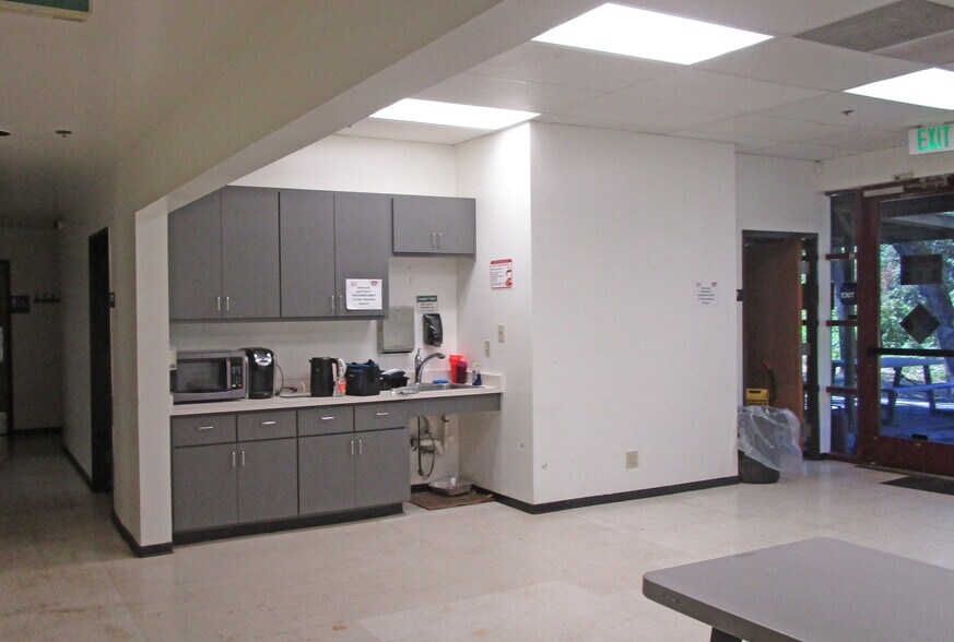 More Photos Of 5355 Skylane Blvd, Santa Rosa Light Manufacturing For Sale