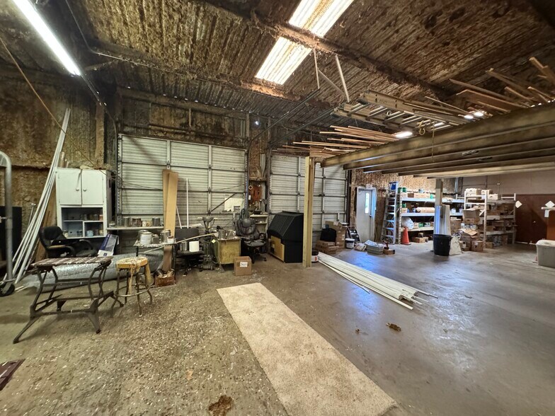 More Photos Of 1900 Crockett Rd, Palestine Storefront For Sale