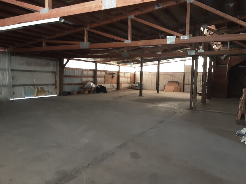 More Photos Of 3415-1/2 N Huetter Rd, Coeur d'Alene Manufacturing For Lease