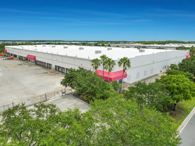 More Photos Of 401 Gills Dr, Orlando Warehouse For Lease