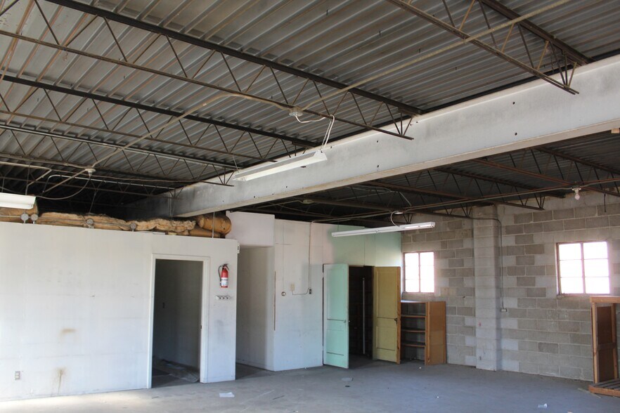More Photos Of 814 9th St, Woodward Office For Sale